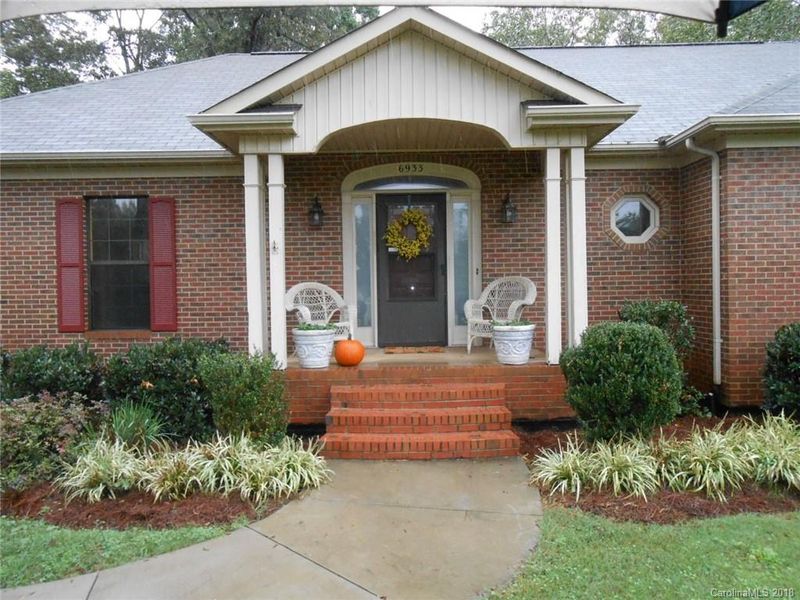 6933 Old Oak Ln, Mint Hill, NC 28227