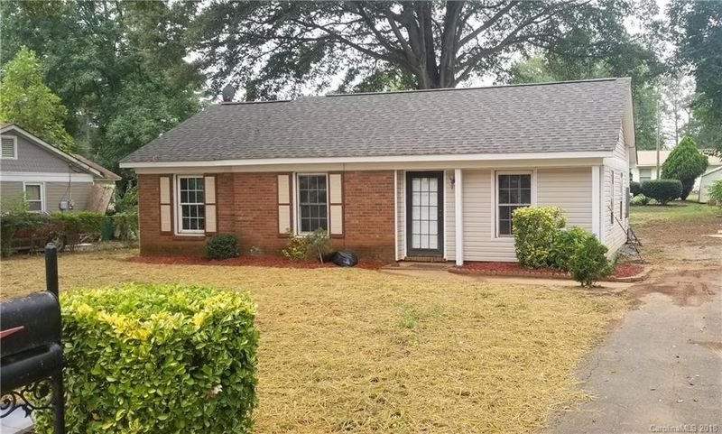 910 Dedmon Dr, Charlotte, NC 28216