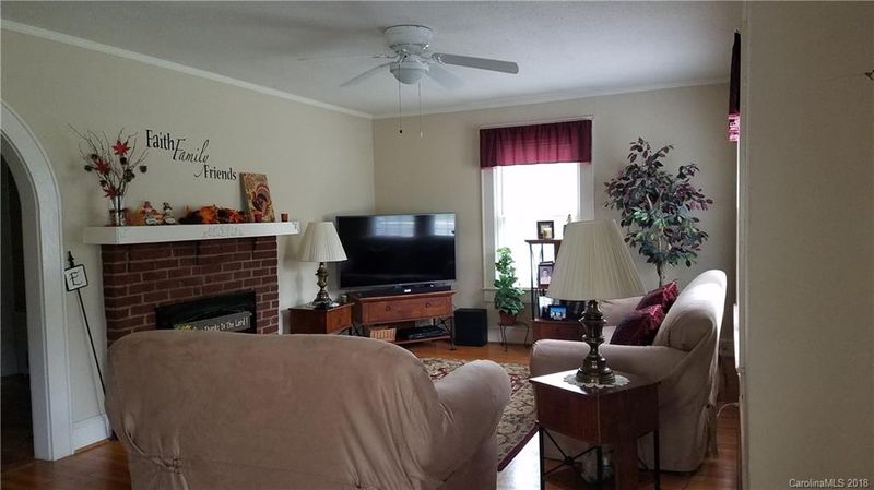 209 W Chestnut St, Stanley, NC 28164