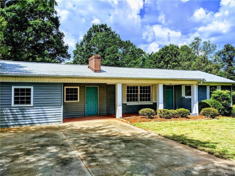 205 Greenbriar Rd, Statesville, NC 28625