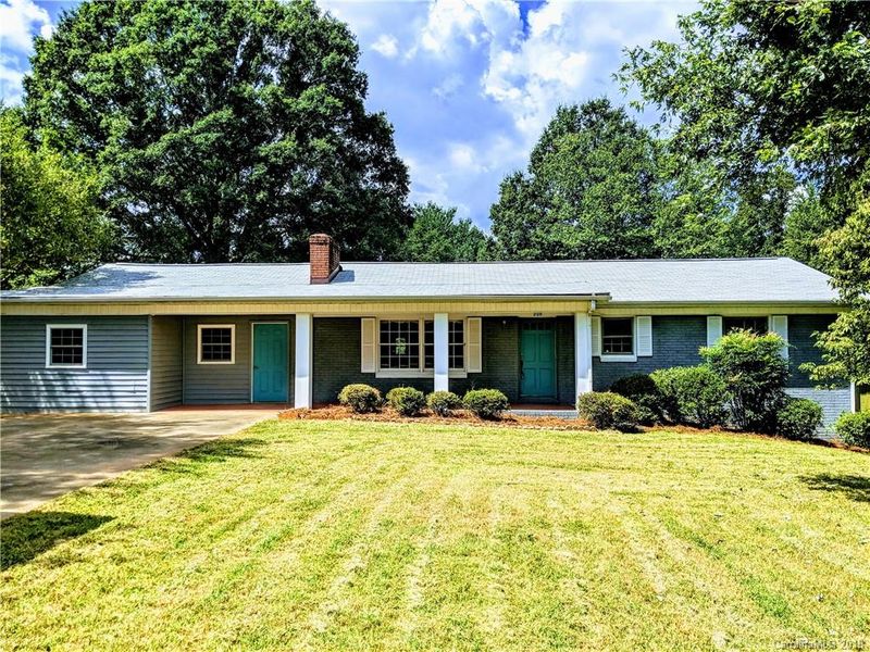 205 Greenbriar Rd, Statesville, NC 28625
