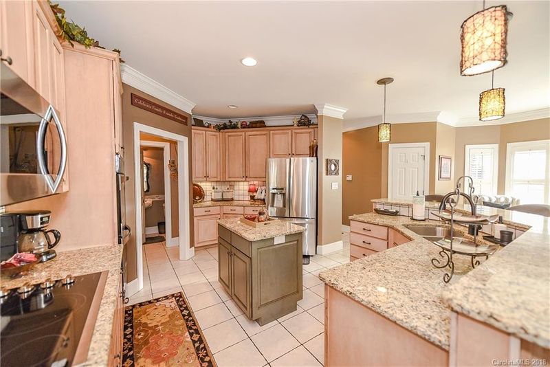 424 Gregan Ct, Matthews, NC 28104