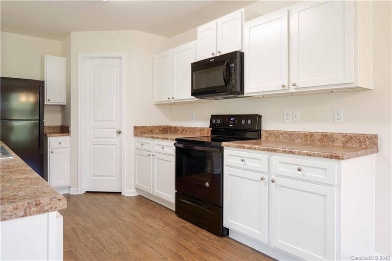 8330 Kneller St, Charlotte, NC 28215