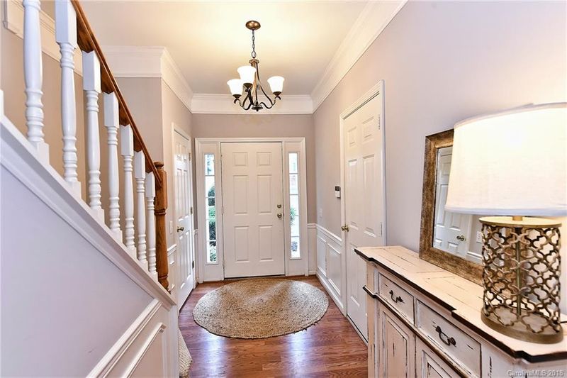 5435 Dockery Dr, Charlotte, NC 28209