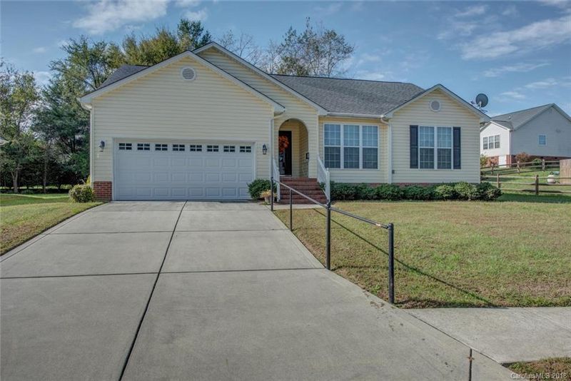 4049 Hereford Ln, Dallas, NC 28034