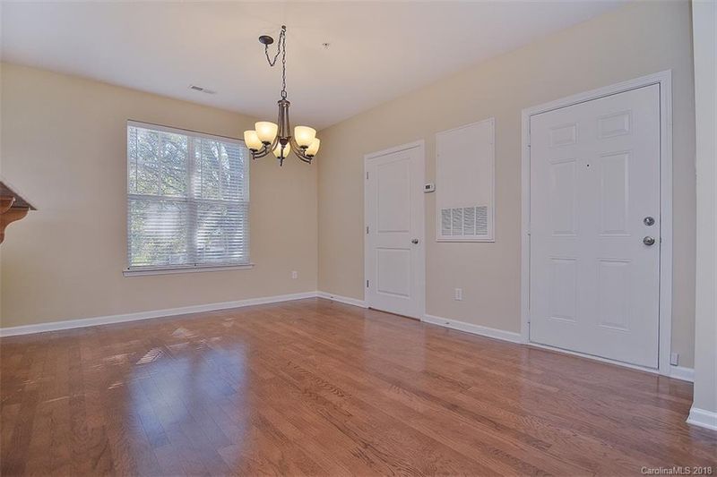 1505 Walnut View Dr, Charlotte, NC 28208