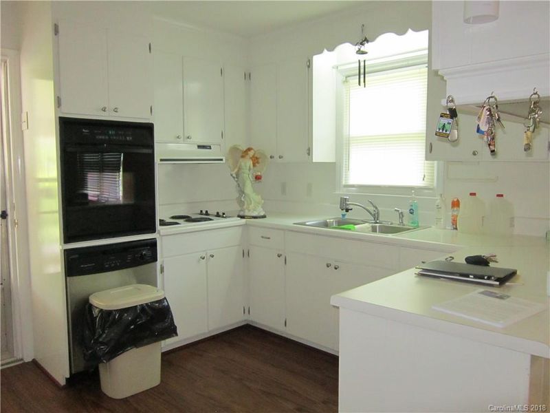 143 E Edison Dr, Statesville, NC 28625