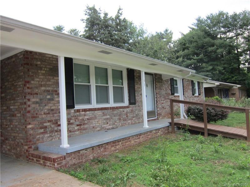 143 E Edison Dr, Statesville, NC 28625