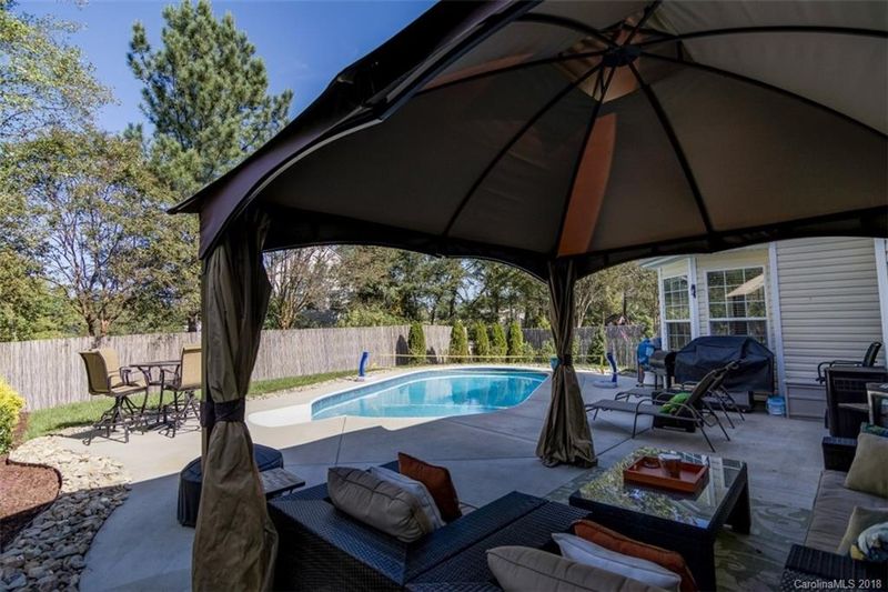 1080 Stonedown Ln, Matthews, NC 28104