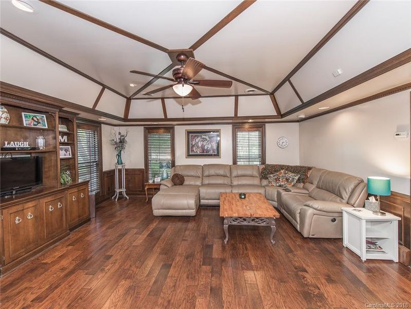 2118 Miranda Rd, Charlotte, NC 28216