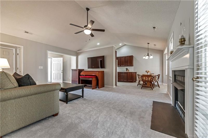 2475 Hawk Ridge Dr, Gastonia, NC 28056