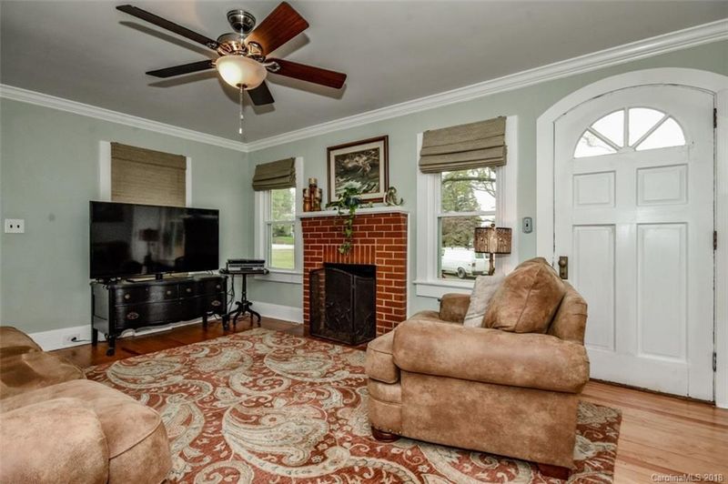 109 Brandy Ln, Statesville, NC 28677