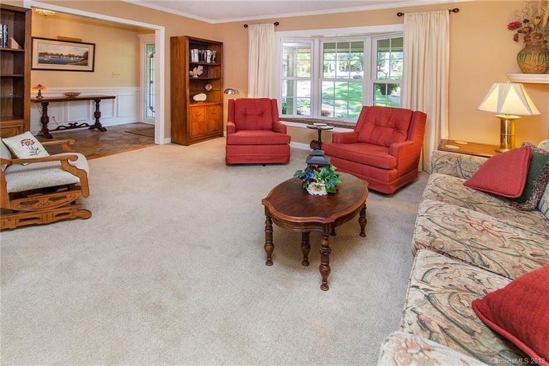 3910 Lake Shore Rd S, Denver, NC 28037