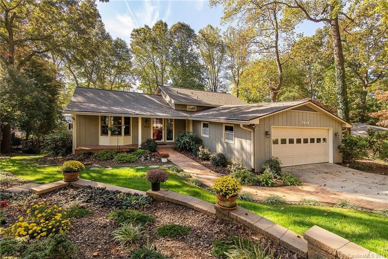 3910 Lake Shore Rd S, Denver, NC 28037