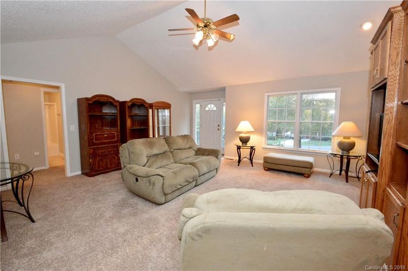 8845 Oldenburg Dr, Mount Pleasant, NC 28124