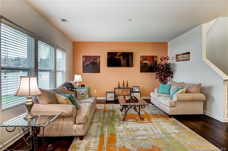 1842 Swan Dr, Charlotte, NC 28216