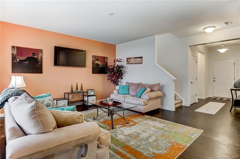 1842 Swan Dr, Charlotte, NC 28216