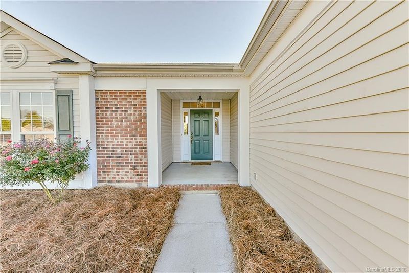 105 Emberwood Ln #104, Mount Holly, NC 28120