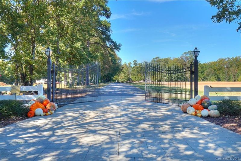 662 Langtree Rd, Mooresville, NC 28117