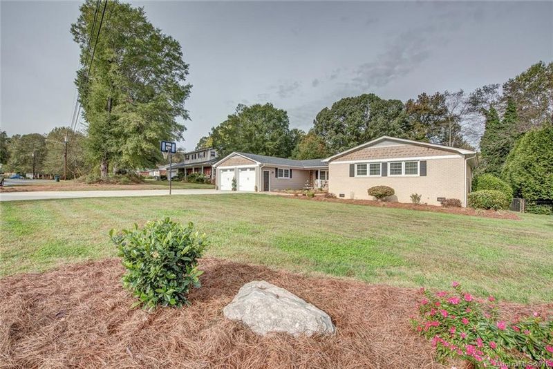633 Rosemary Ln, Gastonia, NC 28054