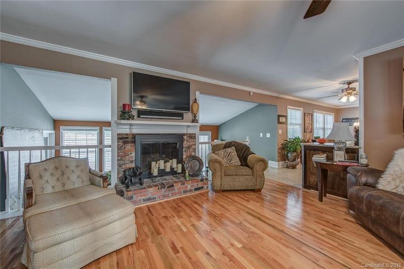633 Rosemary Ln, Gastonia, NC 28054