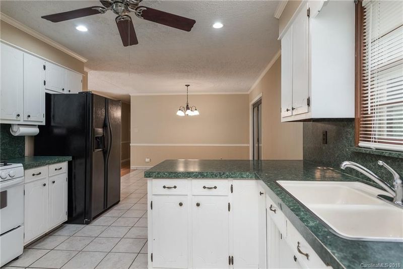 421 E Liberty St, Lincolnton, NC 28092