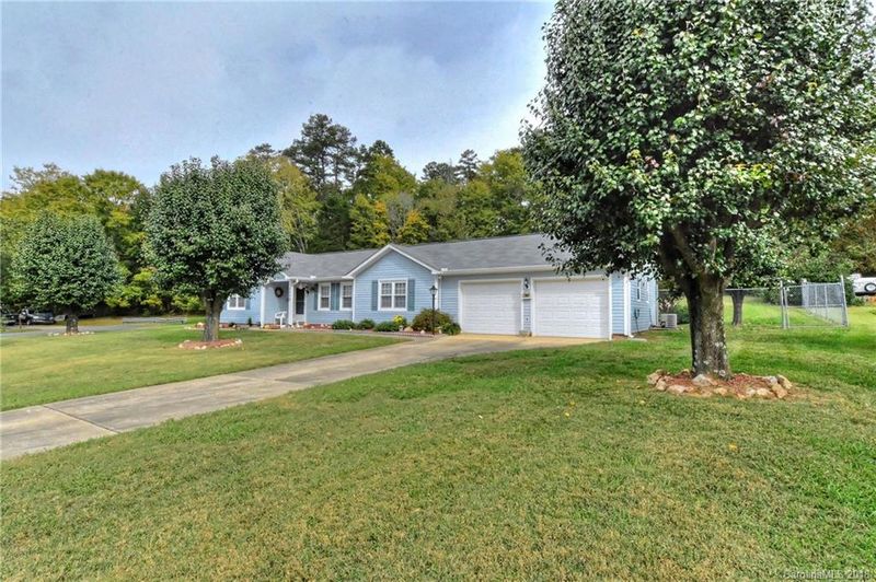 2800 Briar Trail Ct, Matthews, NC 28104