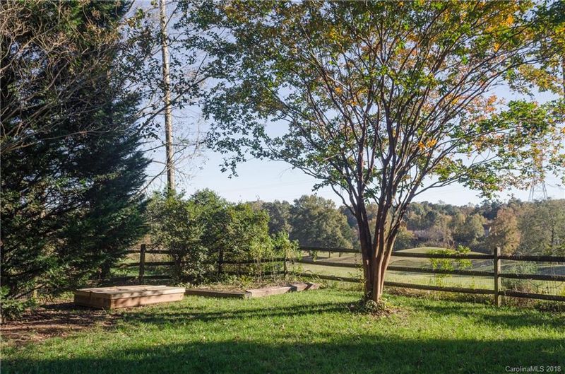 5567 Cambridge Bay Dr, Charlotte, NC 28269