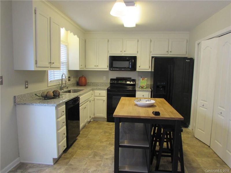 103 Hand St, Belmont, NC 28012