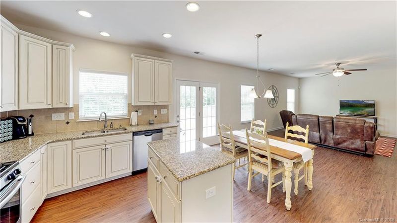 7411 Dover Mill Dr, Concord, NC 28025
