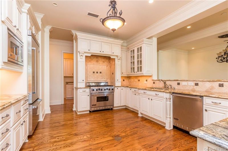 2823 Providence Rd #335, Charlotte, NC 28211