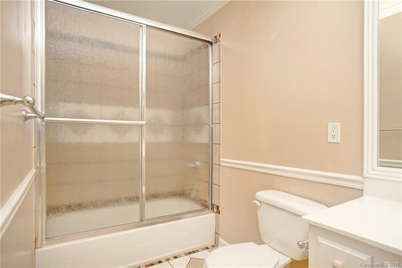 2353 Hunters Bluff Dr, Matthews, NC 28105