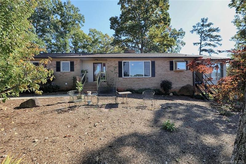 131 Cedar Ln, Troutman, NC 28166
