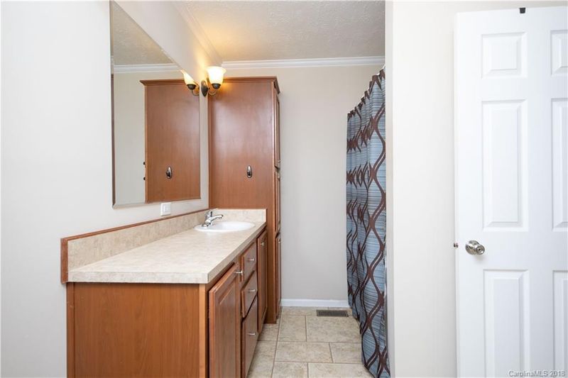 3020 Kingsburry Rd, Clover, SC 29710