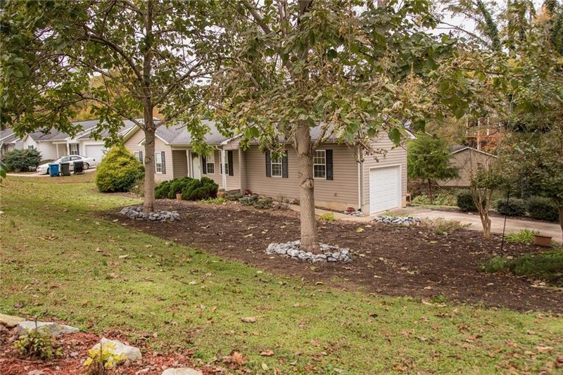76 34th Ave NW, Hickory, NC 28601