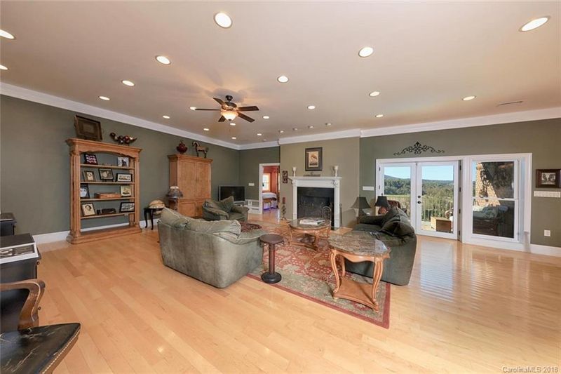 2546 Old Shelby Rd, Hickory, NC 28602