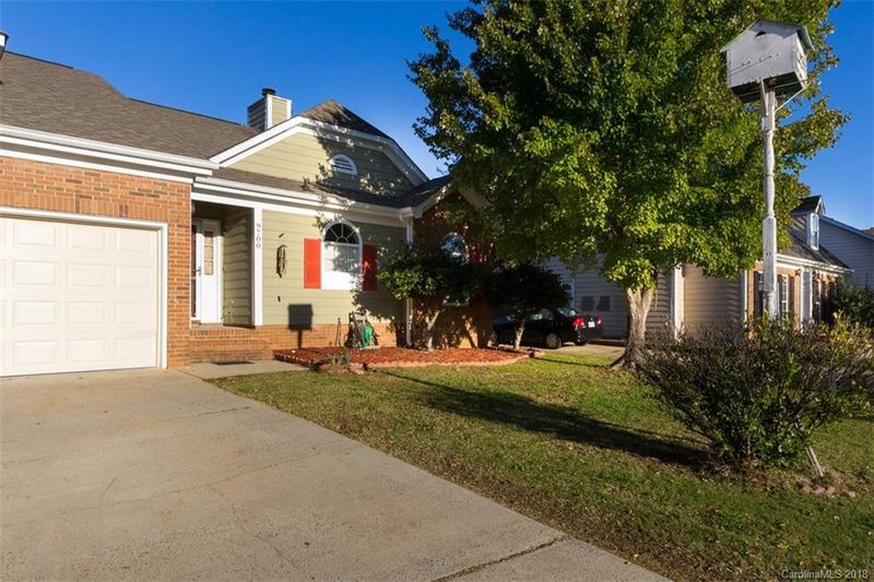 9700 Myrtle Lynn Ct, Charlotte, NC 28213