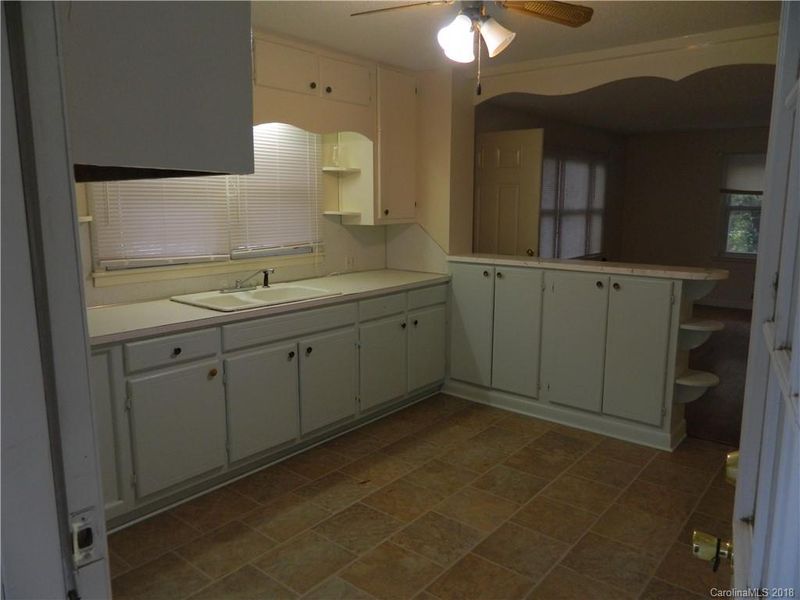 715 S Willow St, Dallas, NC 28034