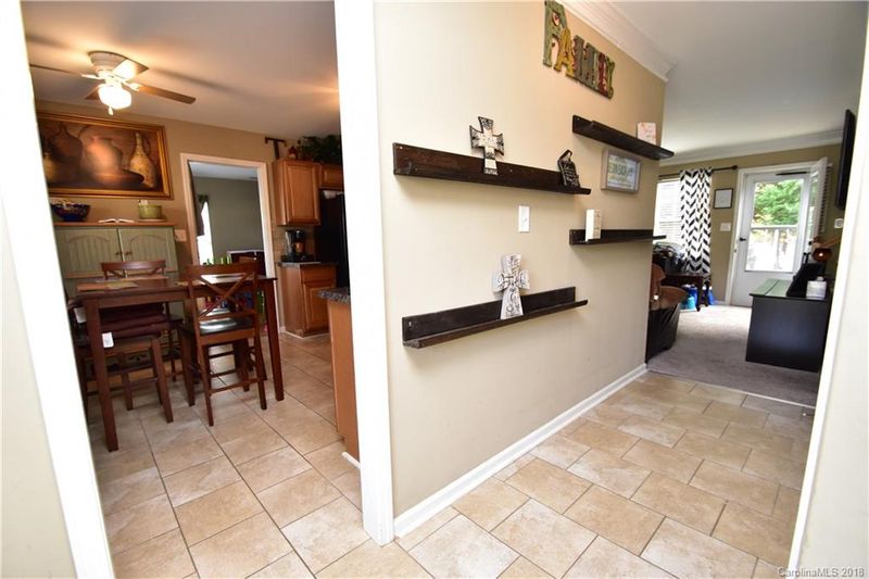861 Raindrops Rd, Gastonia, NC 28054