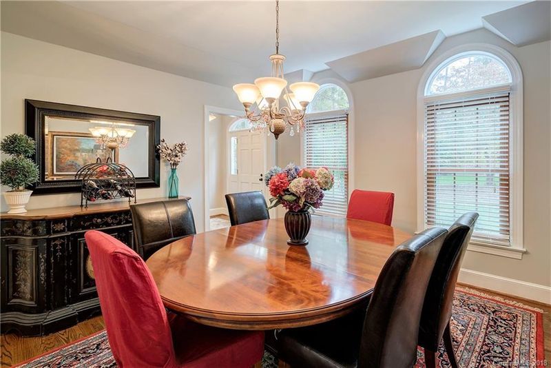 7158 Forest Ridge Rd, Matthews, NC 28104