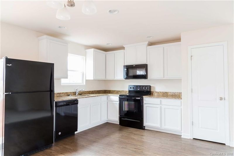 948 Joselynn Dr, Ranlo, NC 28054
