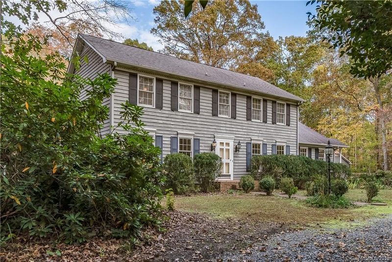 201 Wade Hampton Dr, Matthews, NC 28104