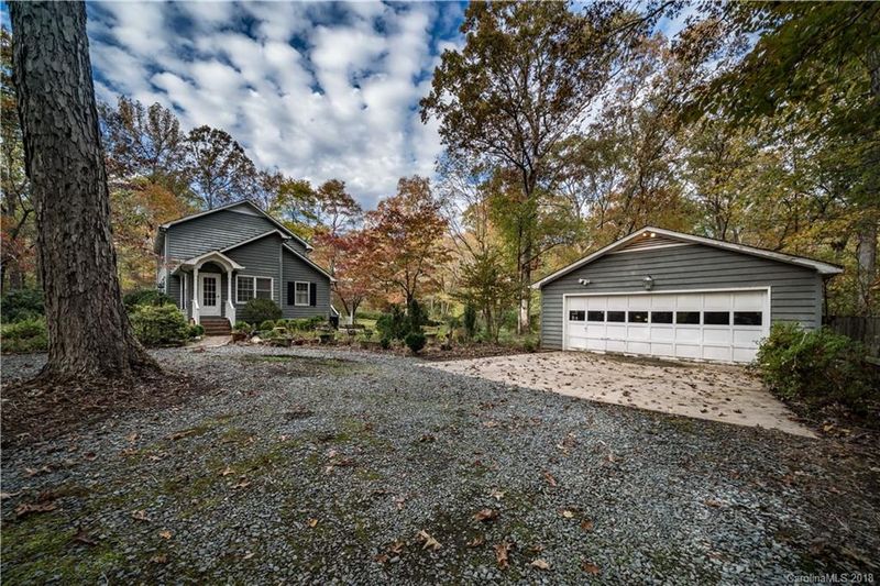 201 Wade Hampton Dr, Matthews, NC 28104