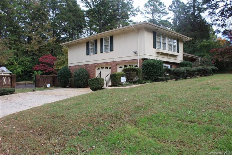 3326 Driftwood Dr, Charlotte, NC 28205
