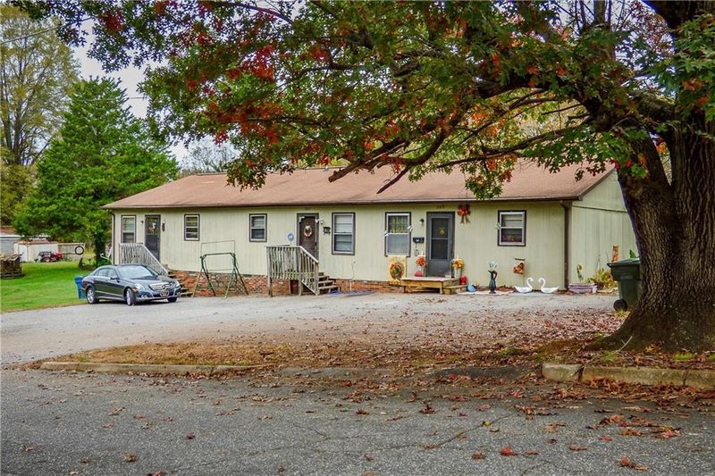 265 4th Ave SE, Hickory, NC 28602