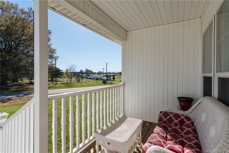 1399 Hamlet St, Lincolnton, NC 28092