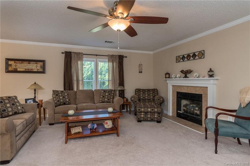 1399 Hamlet St, Lincolnton, NC 28092