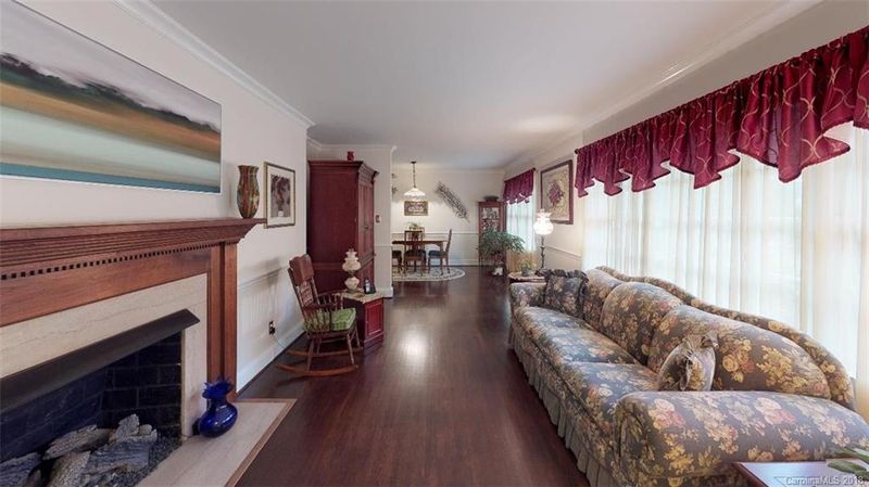 215 Anthony Cir, Charlotte, NC 28211