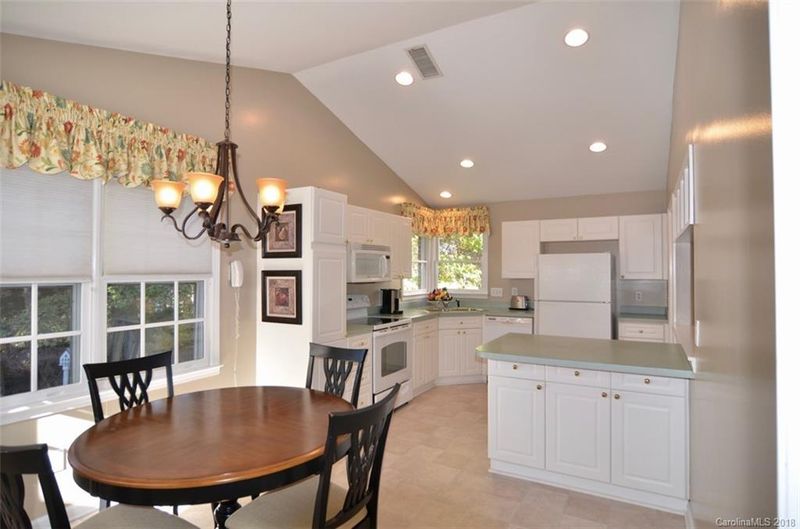 4613 Jamesville Dr, Matthews, NC 28105