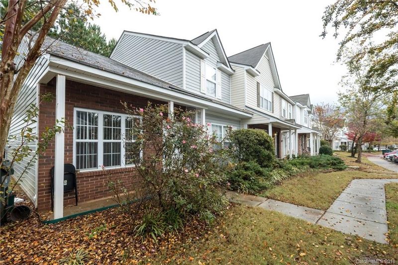 5207 Magnolia Tree Ln, Charlotte, NC 28215